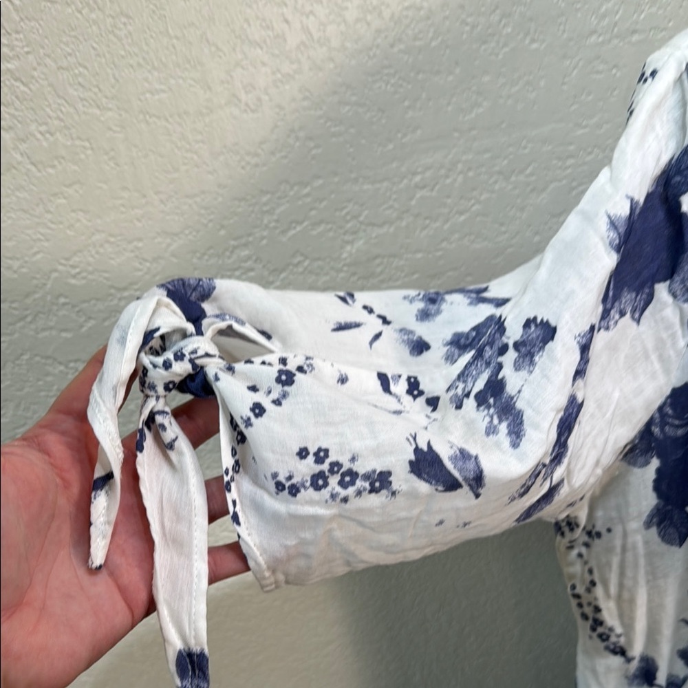 Women’s White & Navy Floral Waterfall Kimono - Picture 2 of 15